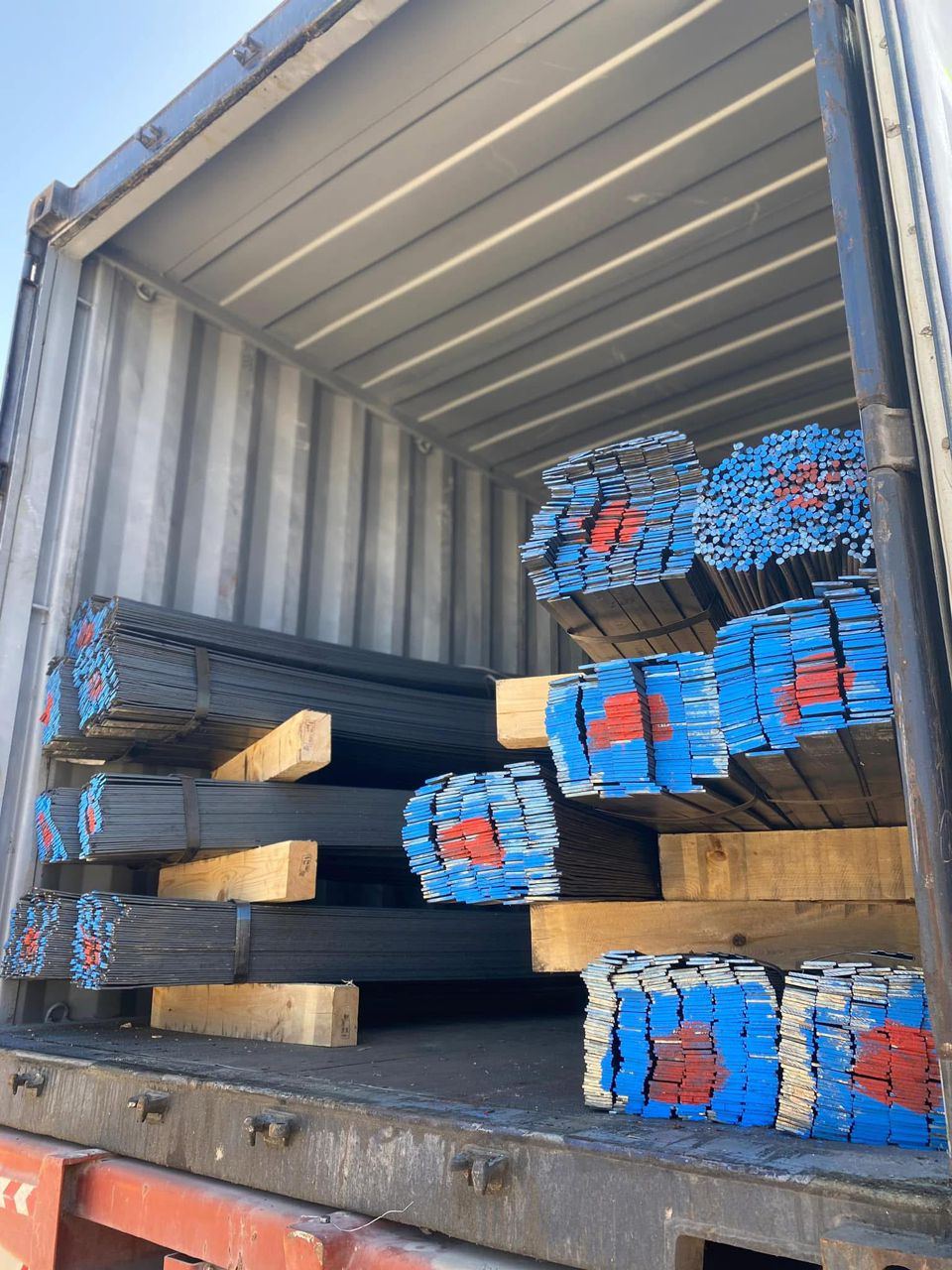 تجار الحديد